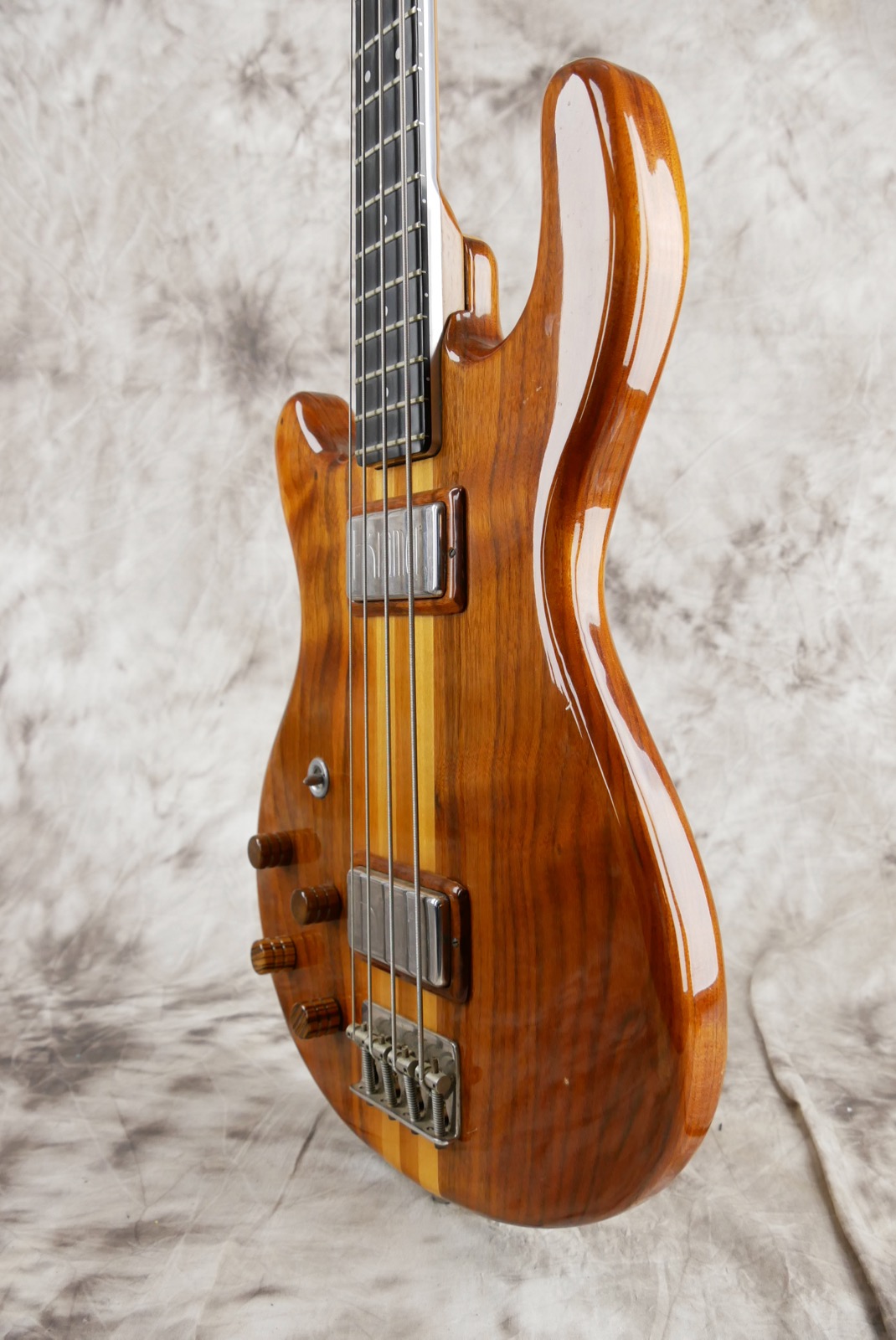 Kramer_Bass_450_B_walnut_left_hand - 10.jpg